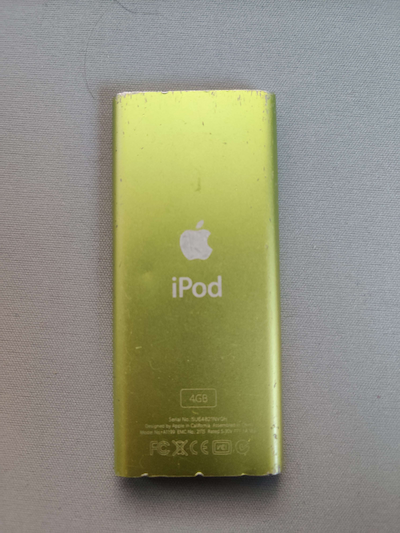 the glorious green ipod nano 2g's backside. bask in its glory