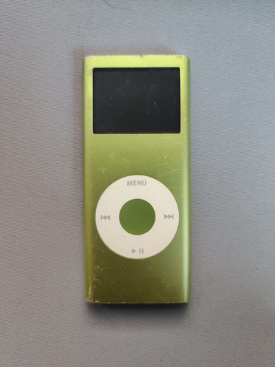 the glorious green ipod nano 2g